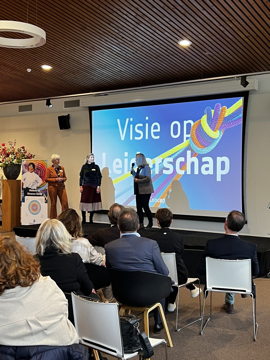 Margriet Wiedemeyer, Inge Korfage en Annemiek Simonis nemen de leidinggevenden in het middagprogramma mee in de nieuwe visie op leiderschap. #dagvandeleidinggevenden <a href="/Dimence/">Dimence</a>