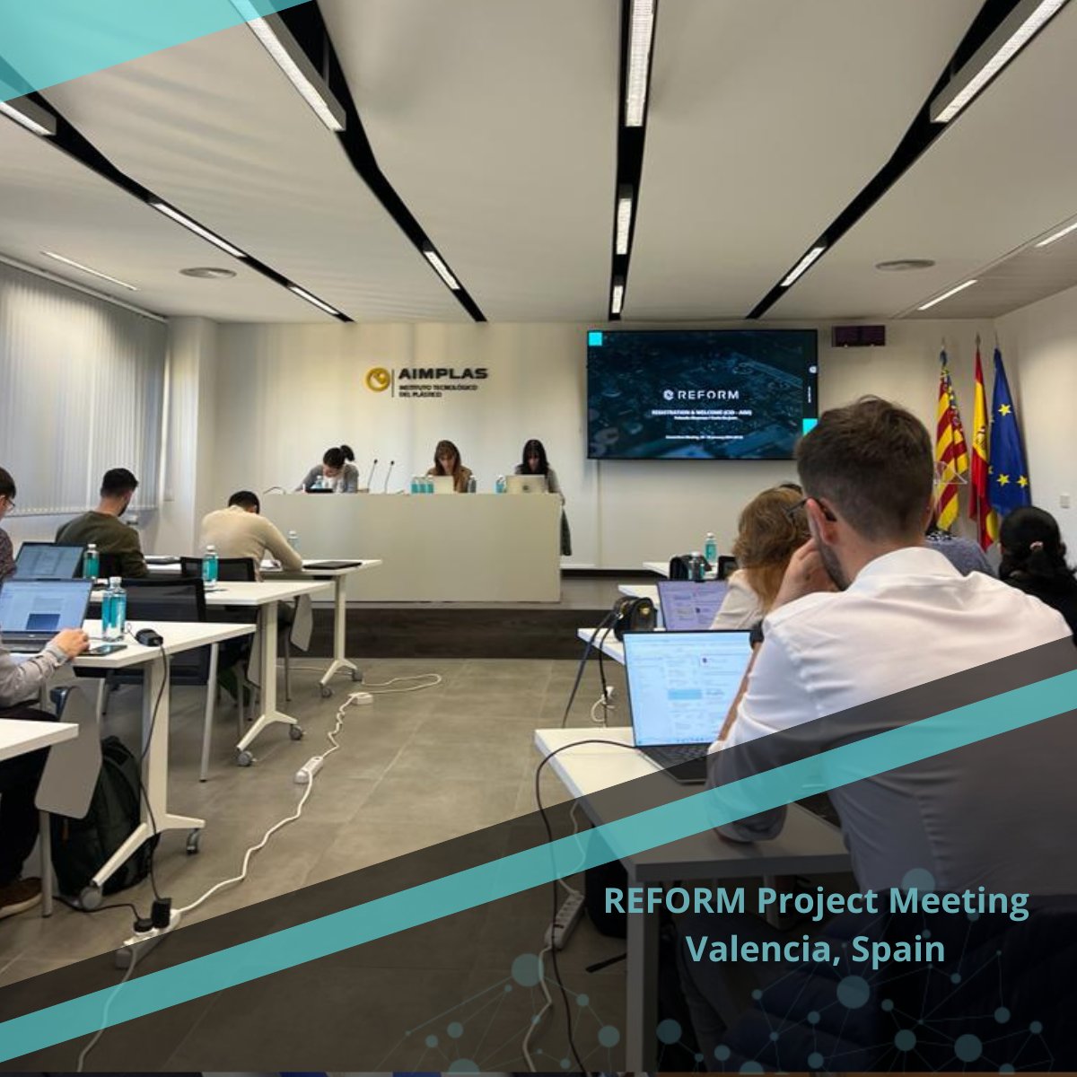 _CISC_'s tweet image. Dr. Markus Pistauer, our CEO, is  in Valencia for the 2nd REFORM Project meeting. 🌐
#ReformProject strives for eco-friendly electronics through printed tech, prioritizing #sustainability ♻️ 
Today, partners share eco-design for green printables, cutting e-waste. 🌿 #EUProject