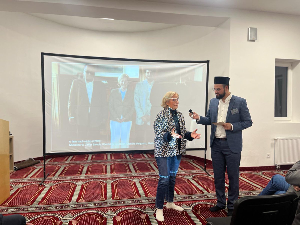 AhmadiyyaKiel's tweet photo. Eindrücke vom gestrigen Neujahrsempfang 2024 - Wir bedanken uns bei allen Freunden und Besuchern, die diesen Abend mit uns geteilt &amp; gleichzeitig das 20-jährige Bestehen unserer #Moschee 🕌 in Kiel gefeiert haben!

Mögen die Worte des Friedens auf der Welt in Erfüllung gehen. https://t.co/uJZU6YCNfb