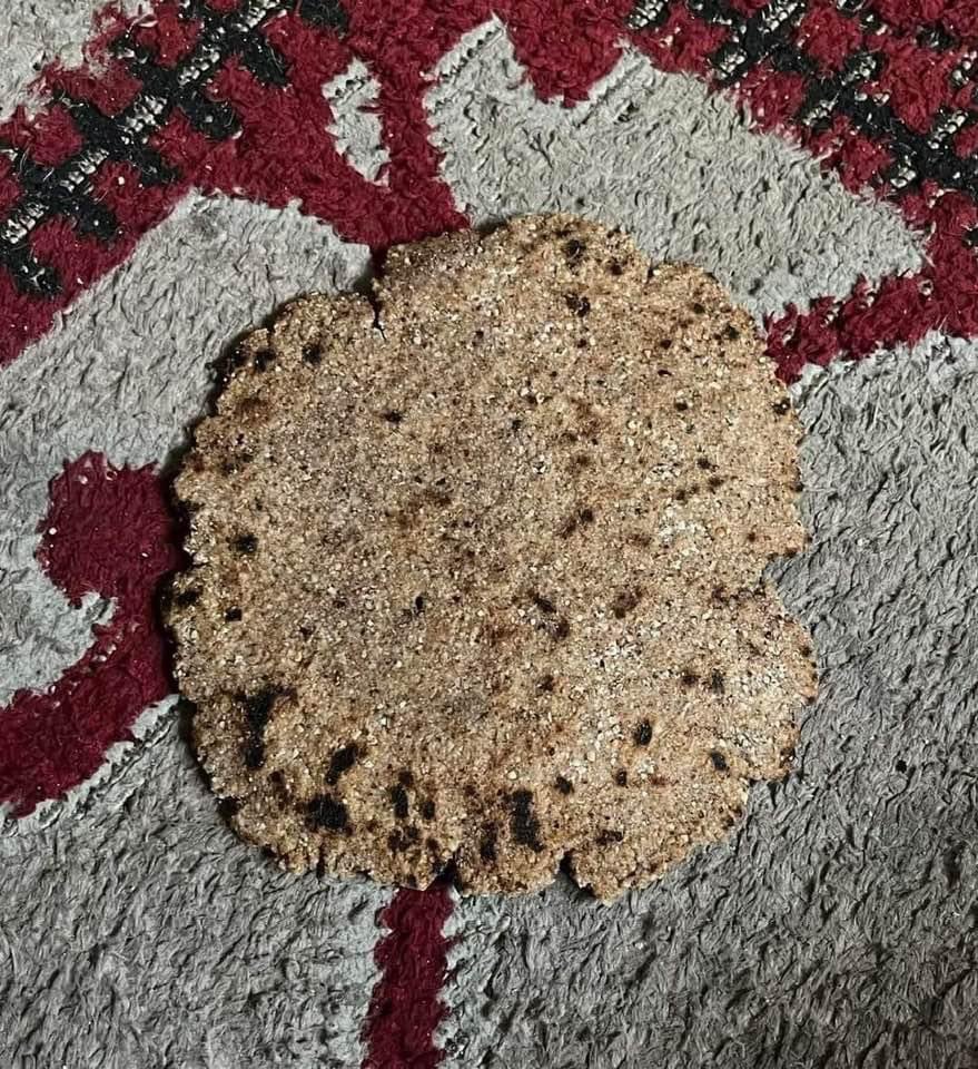 Gazze'de hayvan yeminden yapılan ekmek.. Vallahi unutmayacağız