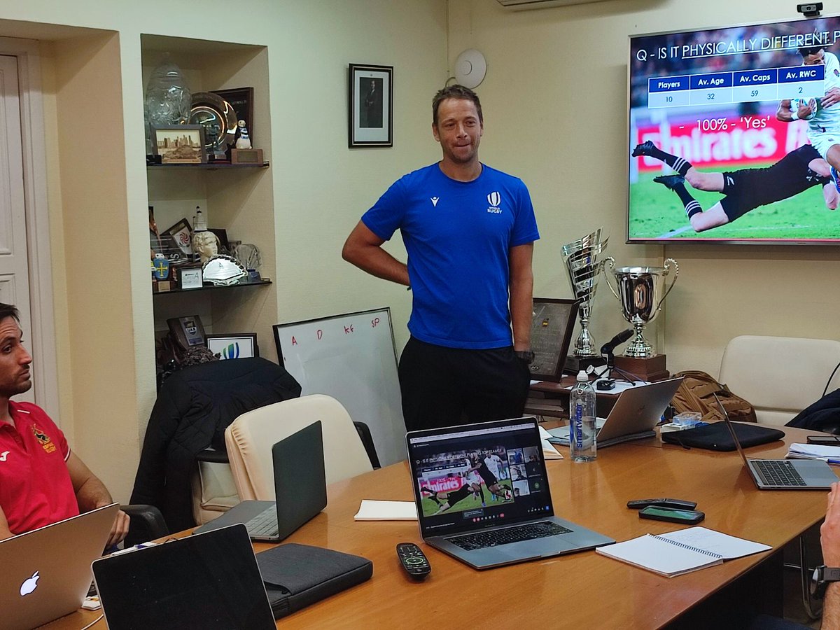 Hoy hemos tenido el privilegio de asistir a una sesión de trabajo con Ben Pollard sobre la preparación física.🤝 ¡Gracias por todo, Ben! 🤩 #LoQueNosUne | @WorldRugby