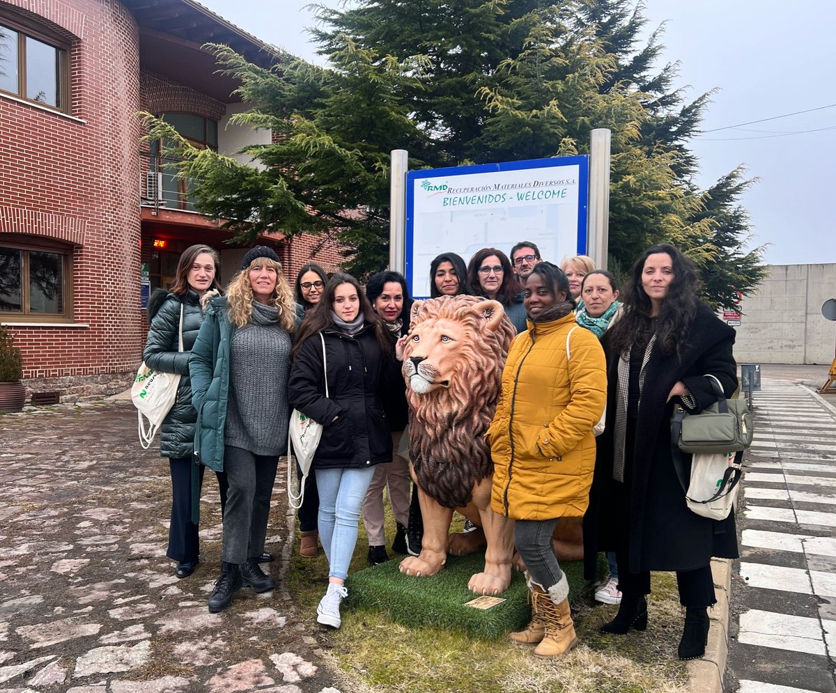 Esta semana nos han visitado los alumnos del programa "Cuidar con calidad" que se realiza en Alzhéimer León. ¡¡Esperamos que lo hayan pasado tan bien como nosotros enseñándoles nuestros procesos de reciclaje y valores!! ♻️🌍💚
#RMD #reciclaje #recycling #leonesp #visitasguiadas