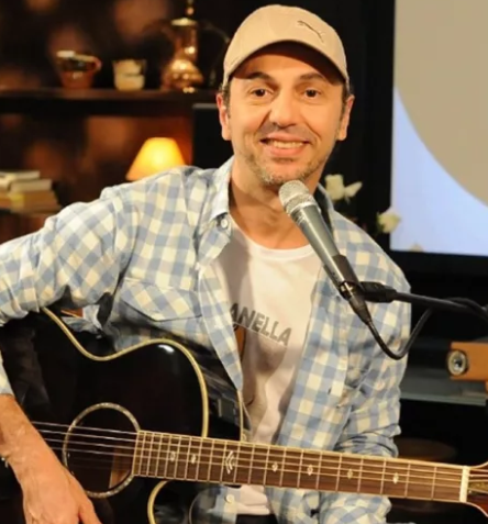 RonnyCombate's tweet photo. 🚨ATENÇÃO:

Zeca Baleiro processará Silas Malafaia por uso indevido de música em vídeo deturpado contra Lula.

Não deixe seus amigos no escuro, compartilhe esta notícia!

Vagabundo, Perseguição, Câmara, Anistia, MarielleS https://t.co/b4tVTEorJB