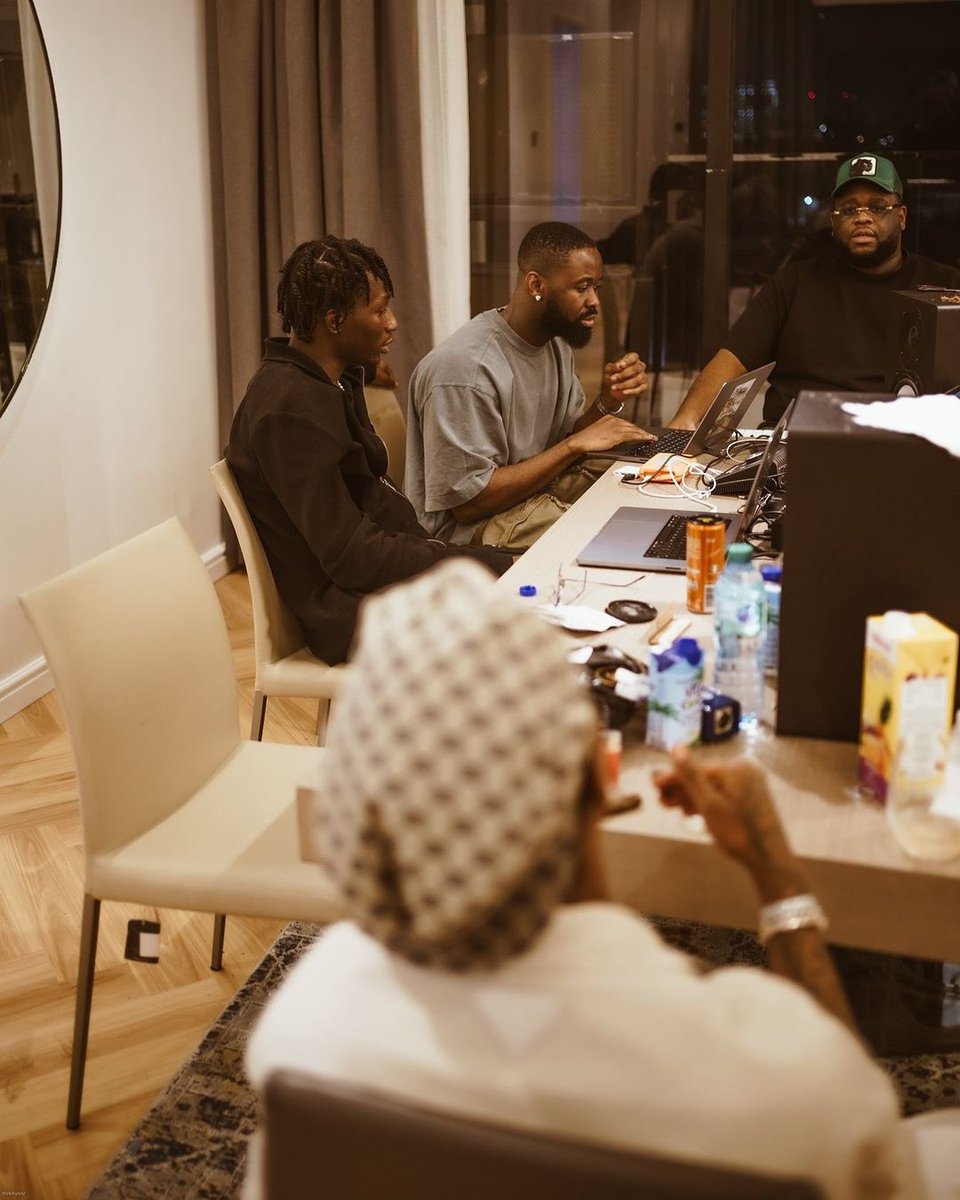 bouncenetworks's tweet photo. . #Wizkid, #Sarz, #PPriime & #P2J (2024)
๐ธ : @novographer
#afrobeats https://t.co/3V4mu2aZKK