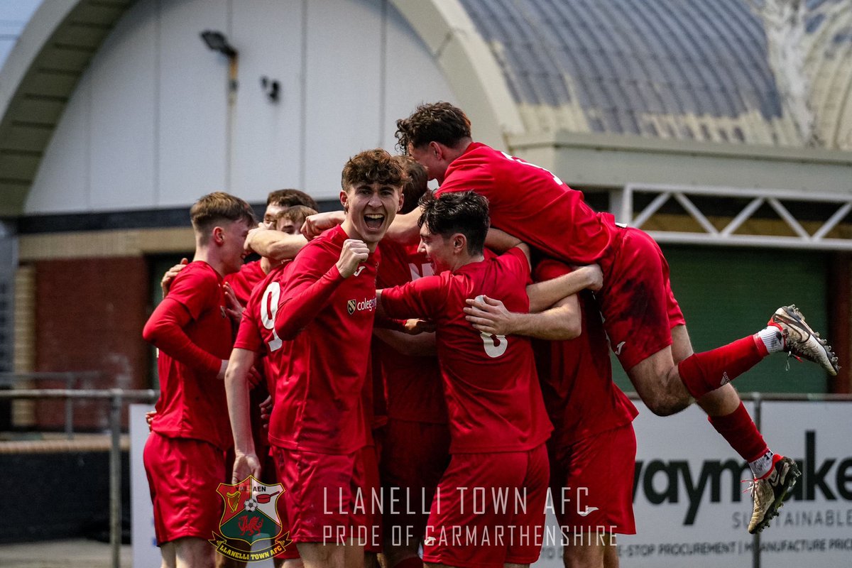 🏆 CUP DRAW 

Our development side have drawn Barry Town United at home in the quarter finals of the FAW Youth Cup.

The tie will be played on Sunday the 18th February at Stebonheath Park!

Matchday information will be released in due course, come and support the lads!

🔴