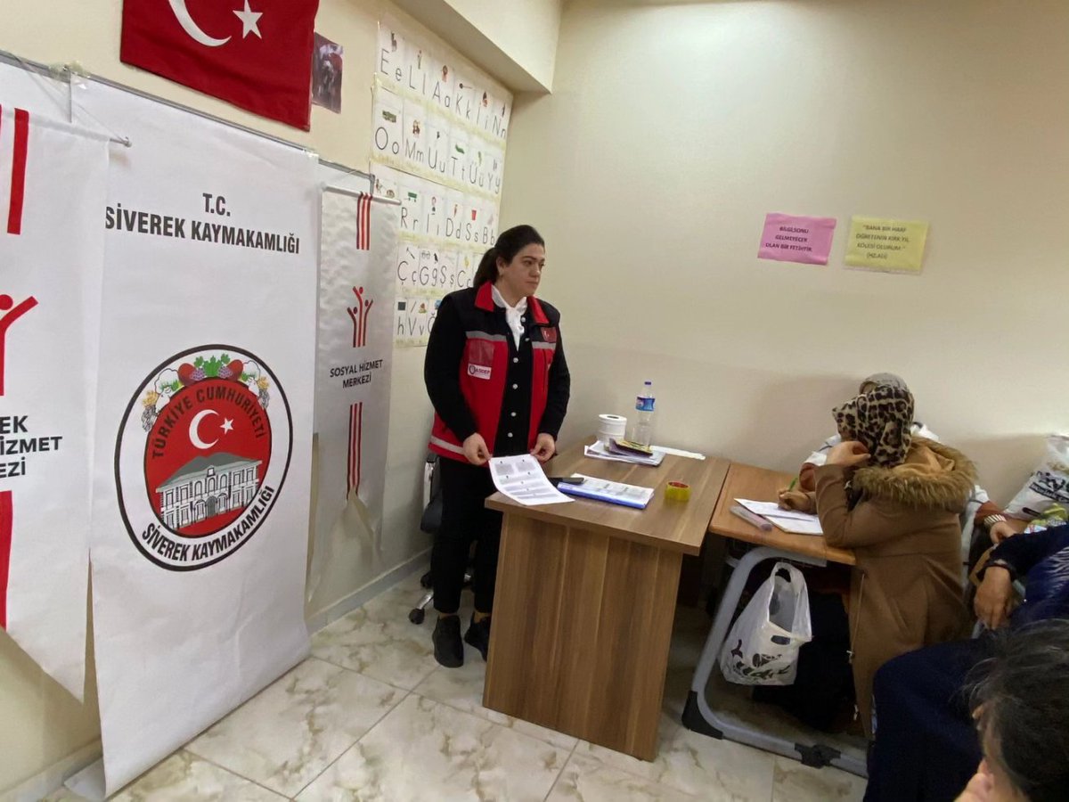 SHMSiverek63's tweet photo. Kaymakamlığımızın uhdesinde Sosyal Hizmet Merkezi Müdürlüğümüzün Eğitim Birimi tarafından 25.01.2024 tarihinde  UMUDA KAPI AÇIYORUM 
 HAYATA TUTUNUYORUM projesi kapsamında Siverek Kadın Kültür Merkezinde bağımlılıkla mücadele eğitim verilmiştir.@SanliurfaASH @siverekkaymakam https://t.co/O5KIgOL3w7
