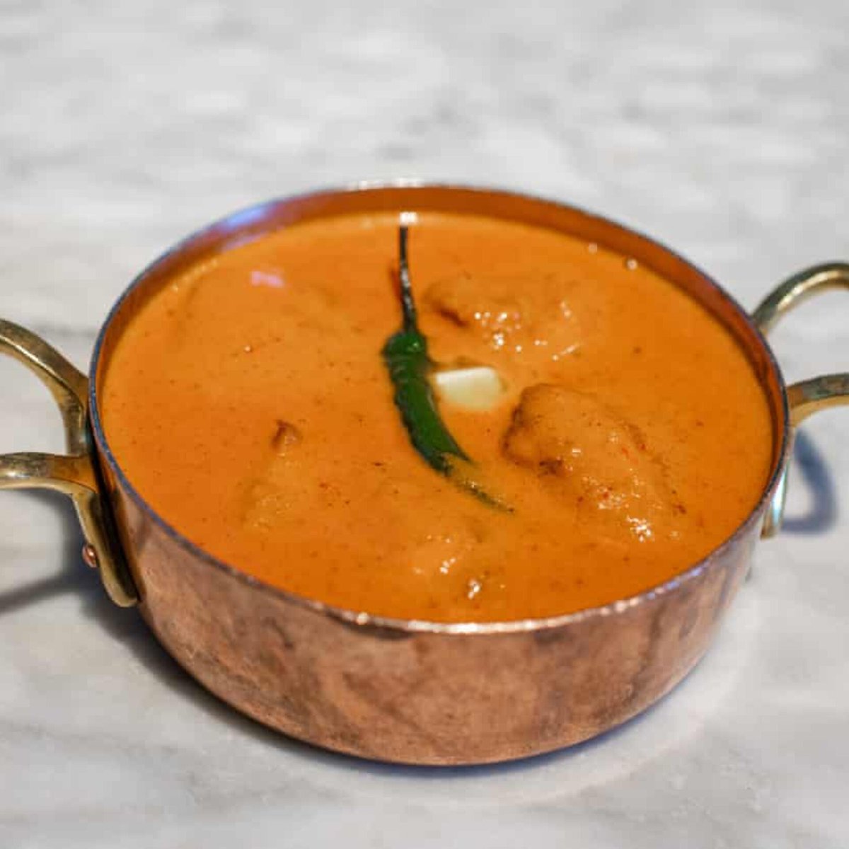 Legal Battle Unveiled Over Butter Chicken's Origin in Delhi between Moti Mahal and Daryaganj restaurants. The legal tussle includes a $240,000 damages claim by the Gujral family.

Read more on shorts91.com/category/india

#ButterChicken #ButterChickenOrigin #Delhi #DelhiRestaurant