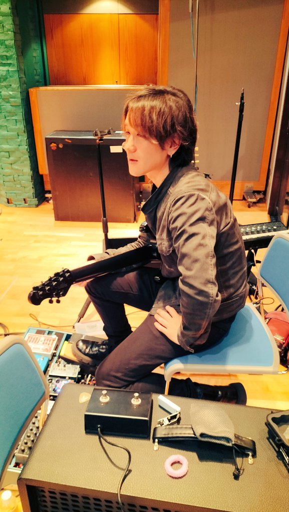 kuracci's tweet photo. 今年一発目のバンド&amp;和楽器RECでした🔥

🥁Drums：太郎さん
🎻Bass：二家本さん
🎸Guitar：バッキーさん
🎚エンジニア：原さん
🎼共作編&amp;ディレクター：浜崎さん

はじめましての
🪕三味線：小湊昭尚さん
🪈尺八：藤井黎元さん

そして関係者の皆様、ステキな時間をありがとうございました！ https://t.co/A05rbsZc2W