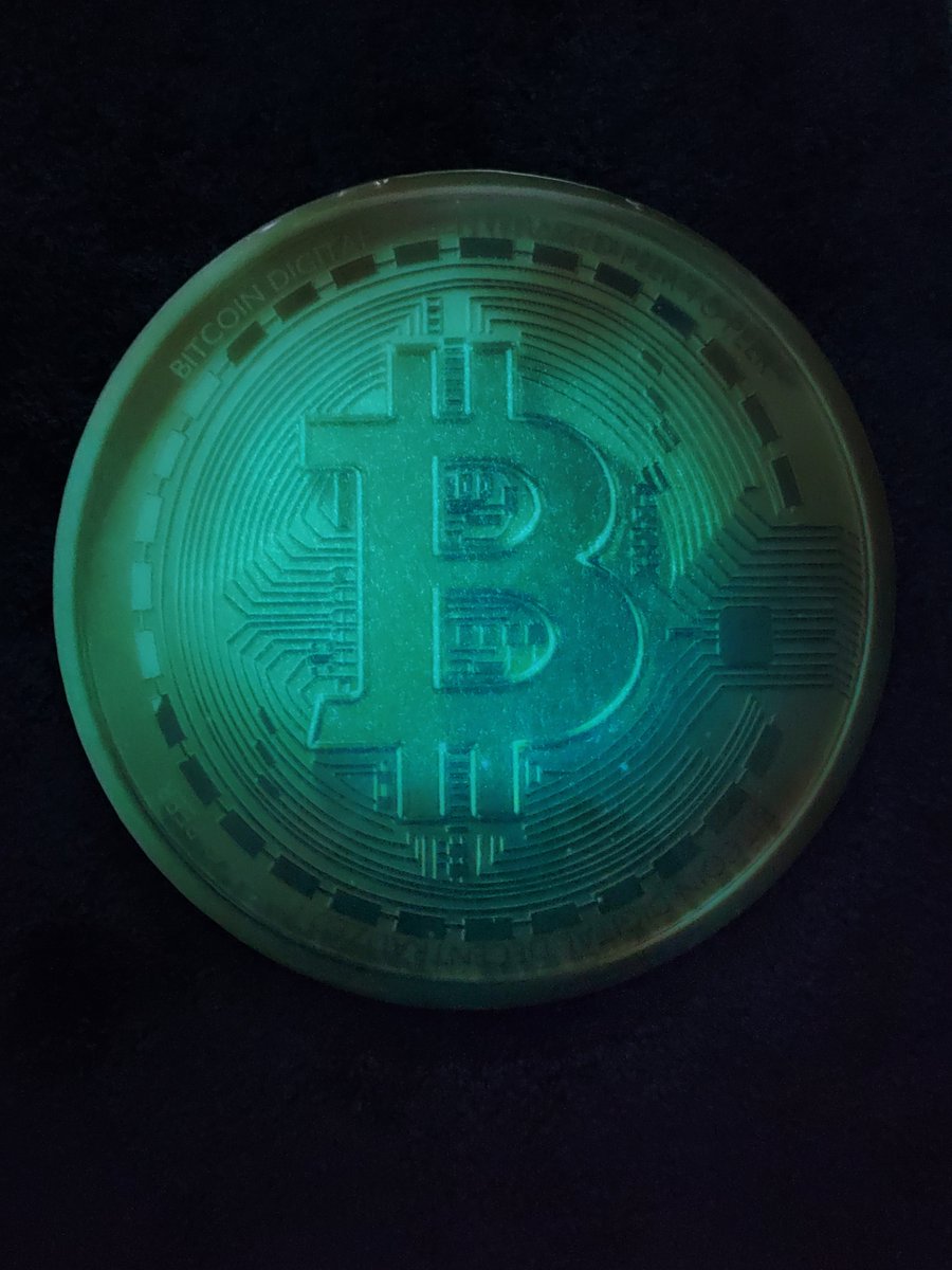 PCCoins's tweet photo. We present the 9. Collection!
🌠 Each coin is made of fluorescent epoxy resin🌠
📐 Diameter: 40 cm, thickness: 1.7 cm, weight: 1.5 kg 📐
You can buy it here:
https://t.co/VeIRCO6F6K
#Bitcoin https://t.co/XSKqd6WcQ0