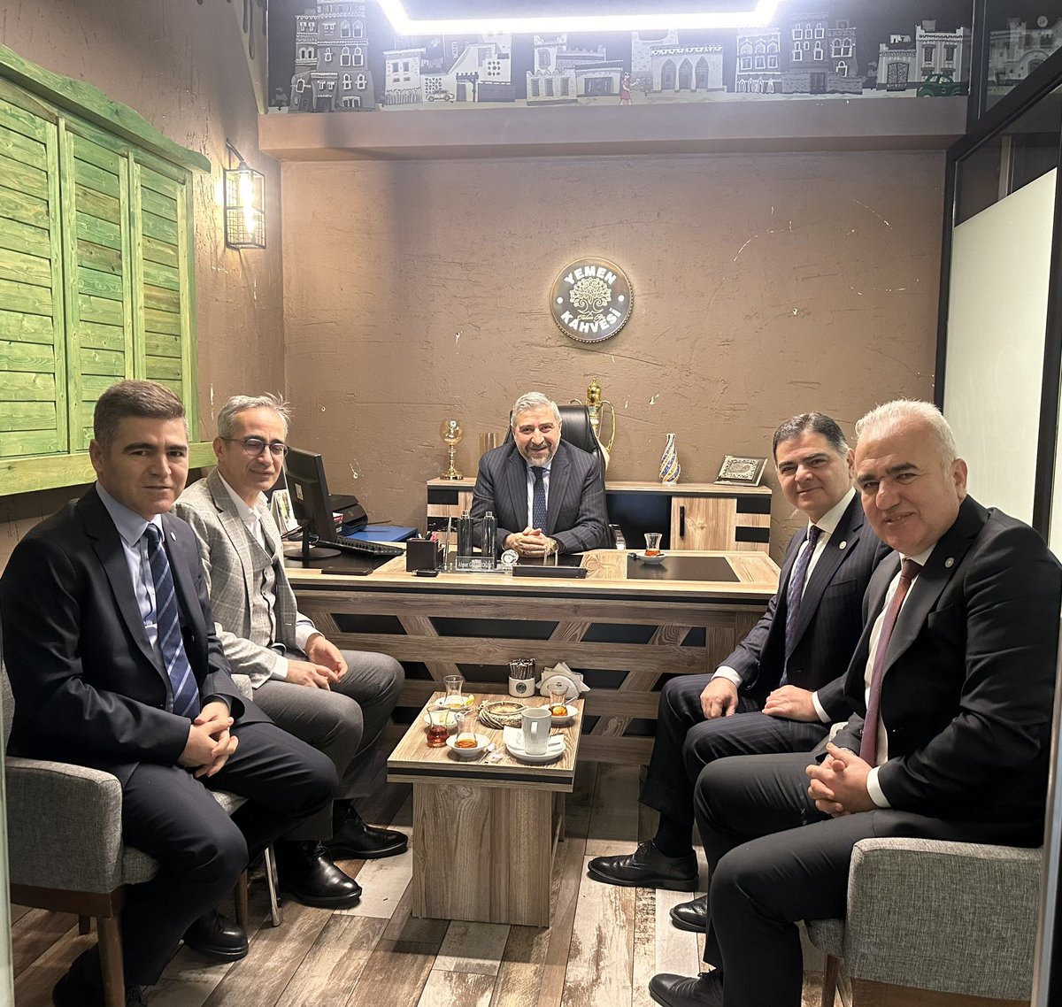 AhmetGolleroglu's tweet photo. Genel Başkan yardımcımız Sayın @nacicinisli beyefendi parti kurucularımızdan sayın @coskunyildirm34 @erolkarapinar beyefendileri ağırlamaktan büyük onur duydum. https://t.co/AhBLxJHExD