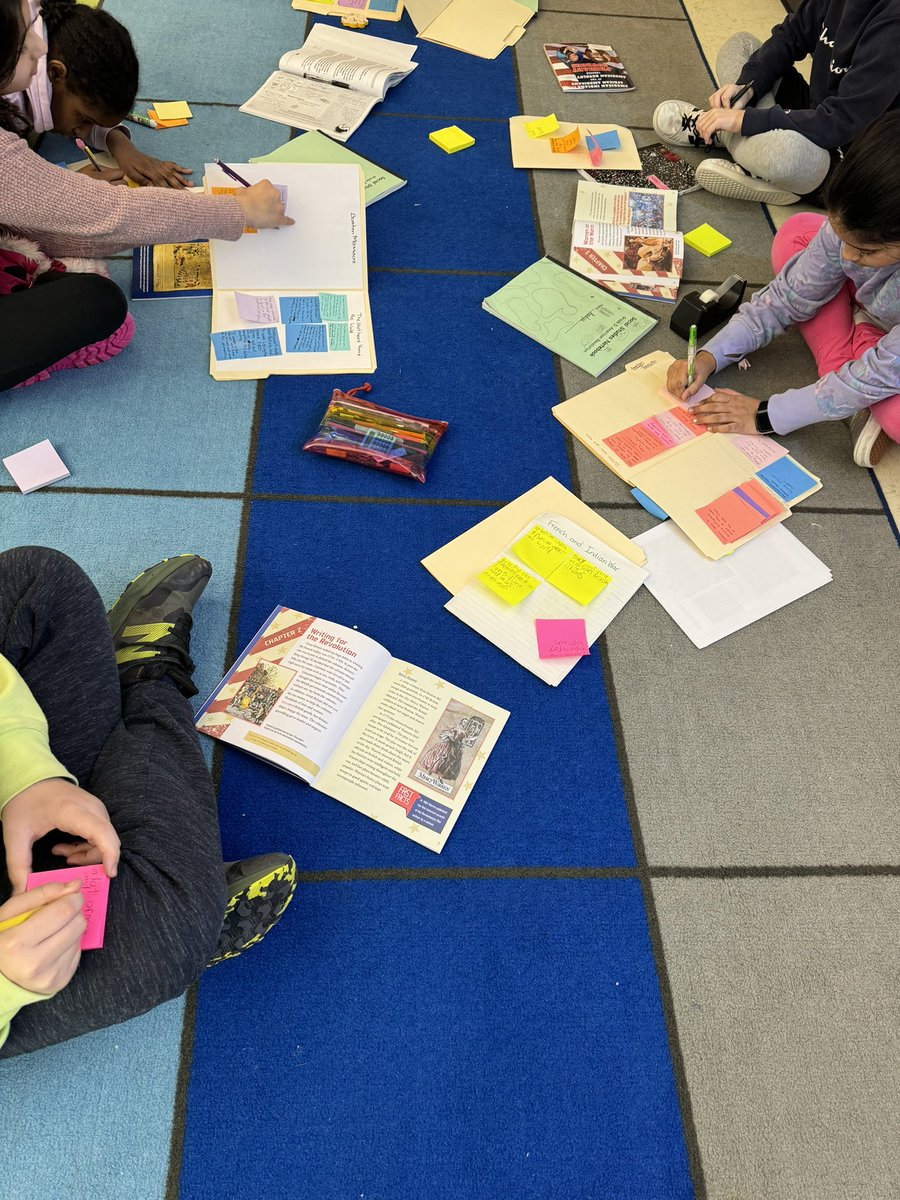 MrsClassGrade5's tweet image. A variety of fun sticky notes makes research and note taking more engaging! #lpshawks @Hawk_Principal @RoryDOConnor