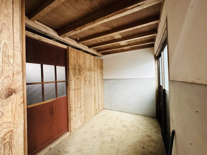 輪島から東京に戻りました。もしボランティア等で数日、能登に滞在する方、小屋でよければご自由にお使い下さい(無償)。ストーブ(灯油有)、食料、水、トイレ、寝袋、電池式ランプ、カイロ等あります。場所は輪島市門前町です。連絡はDMで。