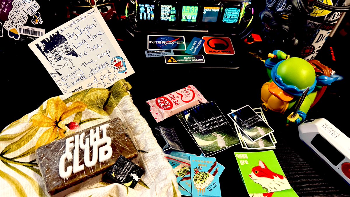 jaysonstreet's tweet image. It’s always nice to receive a random thinking of you package from my #HackerFam 🥰
Thank you so much Chloe I really needed this! Can’t wait to see/hug you again. 
💜🤗💜