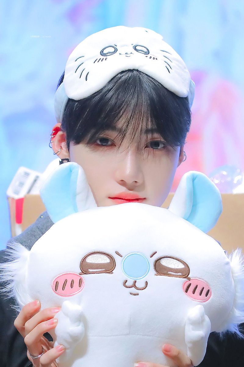 LORELEI_new's tweet photo. 231217 #최찬희 #뉴 #더보이즈 #NEW #THEBOYZ 뉴몽가~~~🩵 https://t.co/rn9ArL4R9E
