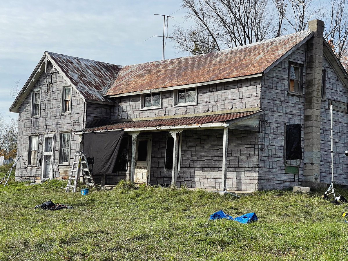 Throw back to filming the short. The house looks less menacing with the black garbage bags on the windows, but it does the trick to fake night time! 
•
#GreedGore #horror #horrormovies #horrorfan #horrormovie #horrorshortfilm #horroraddict #horrrorjunkie #canadianhorror #genre