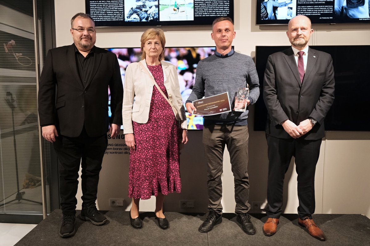 KNovinaru's tweet photo. Malé ohlédnutí za středečním vyhlášením vítězů soutěže Sportovní fotografie roku 2023 a vernisáží výstavy v Czech Photo Centre v pražských Nových Butovicích. Dorazil i předseda Národní sportovní agentury Ondřej Šebek. 🏆📸 https://t.co/D76leQup7u