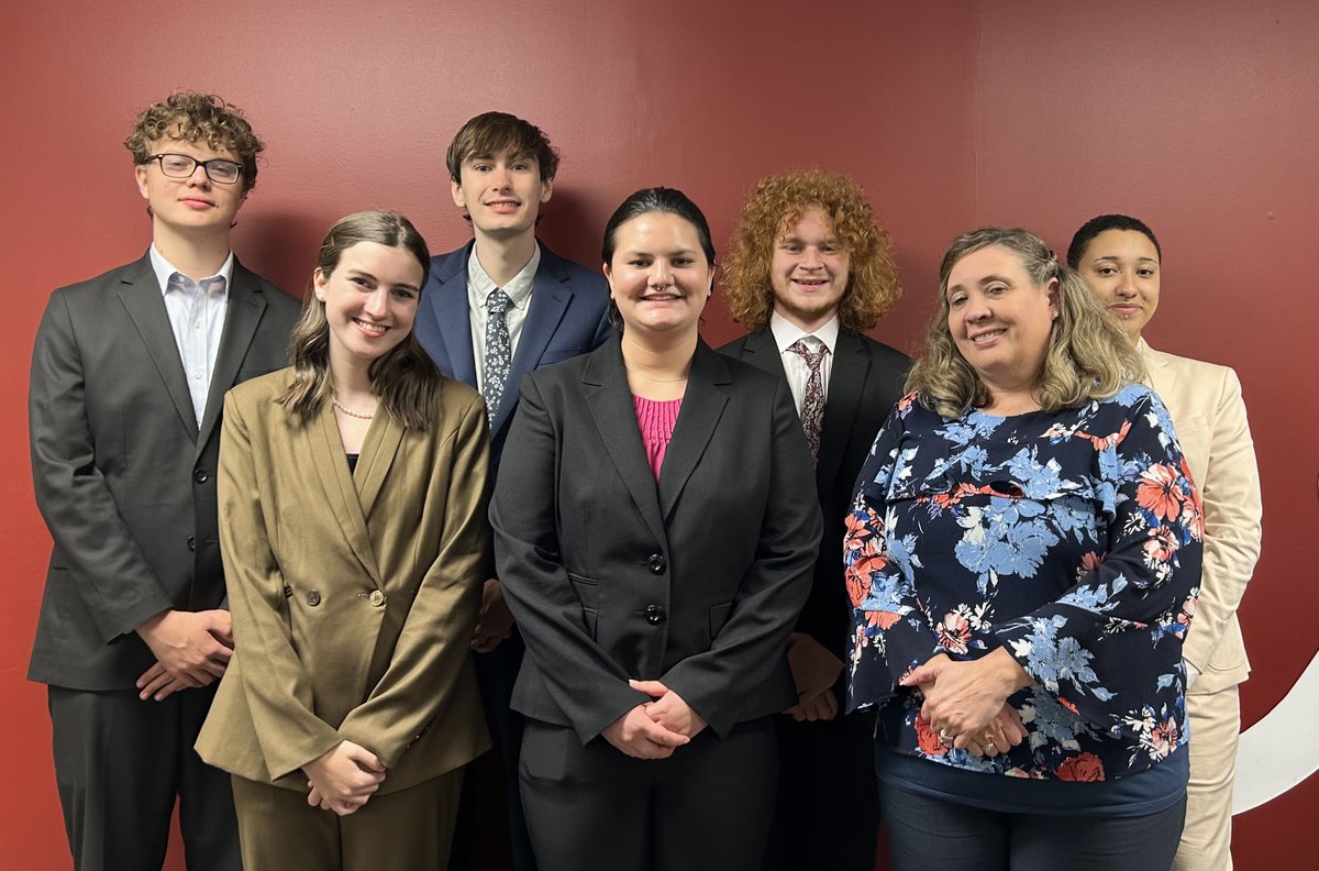 What’s next @ScrippsOU Ohio University hosts speech-debate tourney JAN26-27: 🏆Trophies created locally by Passion Works Studio ➡️Varsity tournament with top competitors + statewide novice championship ➡️Coach: Jennifer Talbert/School of Communication Studies 📸Kenna Young