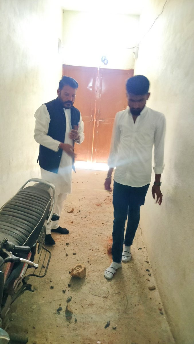 आज उज्जैन के पिपलिया हामा में पीड़ित परिवार से मिलकर मामले की घटना स्थल का जायजा लिया, उपद्रवियों ने पीड़ित के घरों पथराव किया, एक महिला को सीने में घाव हे यह अन्याय नहीं सहेंगे।

आने वाली 27 जनवरी को आरोपियों पर कार्यवाही के लिए जिला मुख्यालय पर अनिश्चित कालीन आंदोलन किया जाएगा।