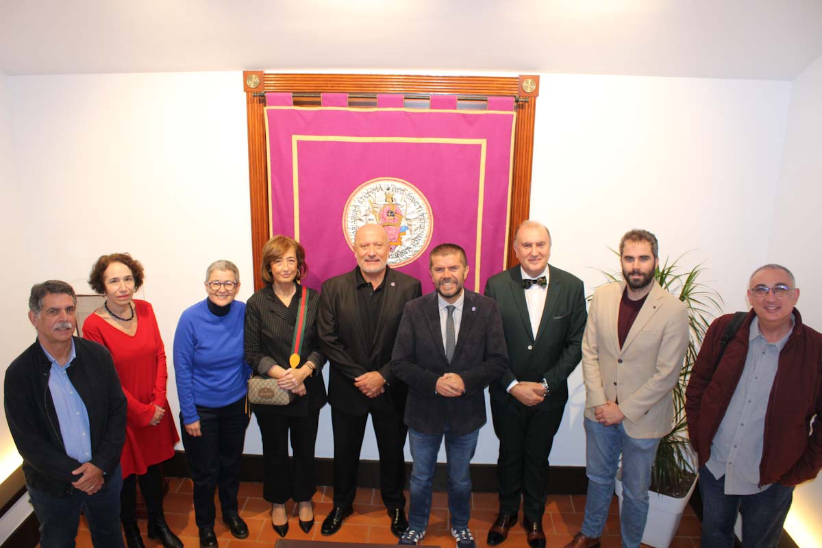 ULL's tweet photo. 🏛️El rector de la Universidades de La Laguna recibe al nuevo equipo decanal de la Facultad de Humanidades

👉https://t.co/XoEs9y8kE8 https://t.co/tC4axcPHbZ