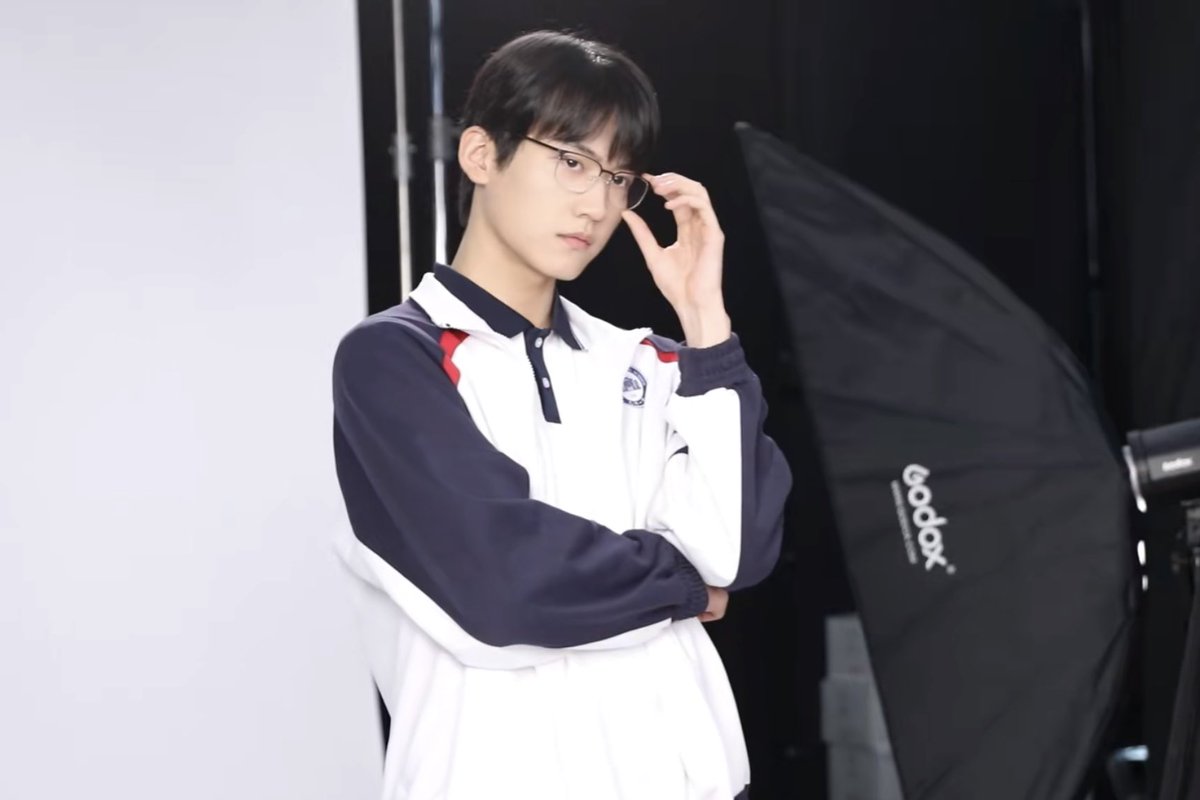 astrophile_zky's tweet photo. โรงเรียนเด็กๆ 👦🏻👦🏻

จางหยาง — 海诚中学 (Hai Cheng High School)
ซ่งฉง — 天河第一中学 (Tian He No.1 High School)
#周柯宇 #โจวเคออวี่ #Zhoukeyu #DanielZhou https://t.co/rd7eYWBGMH