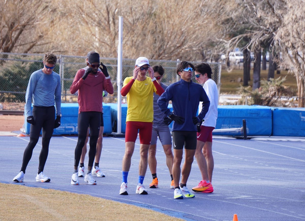 清水歓太 in アリゾナ 2021年当初5千mPN14分台、1万mPB29分台 SUBARUで土台を築き 翌年1月からBTC強化合宿に参加今回3回目  その間自己新複数回 日本選手権2年連続3位 世界ロード日本代表etc... 今ではBTC選手と肩を並べる走りができるように👏 継続は力なり  そして進化は ...