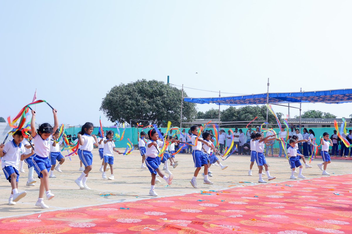 GreendotM's tweet photo. Our preschool #sportsday captured the joy of little champions in action. From the adorable races to the teamwork in tiny relays, each moment radiated pure enthusiasm. Check out the delightful snapshots that showcase the budding athleticism and contagious smiles of our youngest. https://t.co/WJtcZ0PUv8