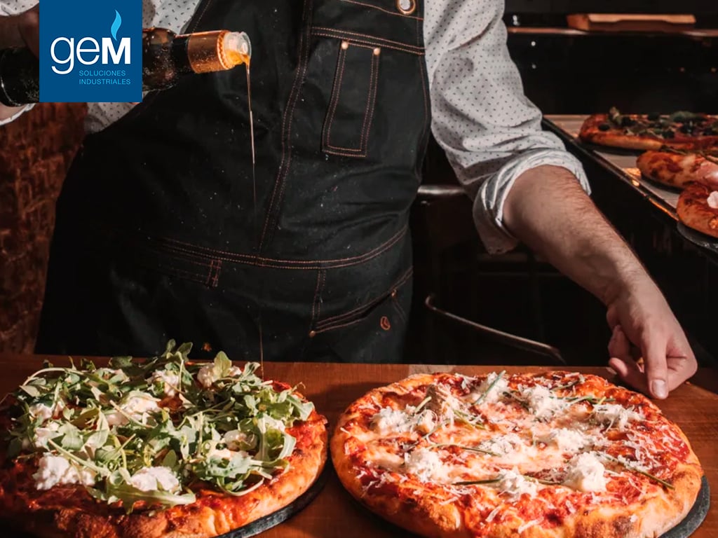 gemequipament's tweet photo. Un clásico que no falla 😋!! La #comidaitaliana y en especial, la pizza. En @gemequipament disfrutamos mucho cada vez que colaboramos en proyectos de este tipo, como la  #PizzeríaFillipo, que recordamos hoy a modo de #tbt. https://t.co/VvQPpZQxnx