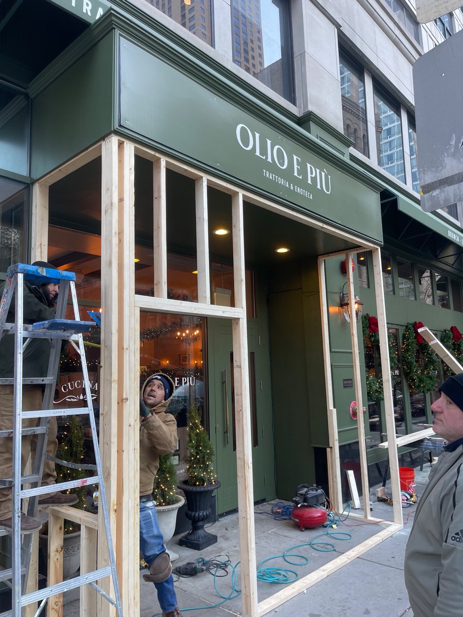 SpeedProChiLoop's tweet image. Experience the taste of Italy at Olio E Piu! 🇮🇹🍝 Visit them in the heart of River North for the finest Italian cuisine and an unforgettable dining experience. Plus, don&apos;t miss our stunning graphics, adding an elegant touch to the grand opening just in time for the holidays. 🍷