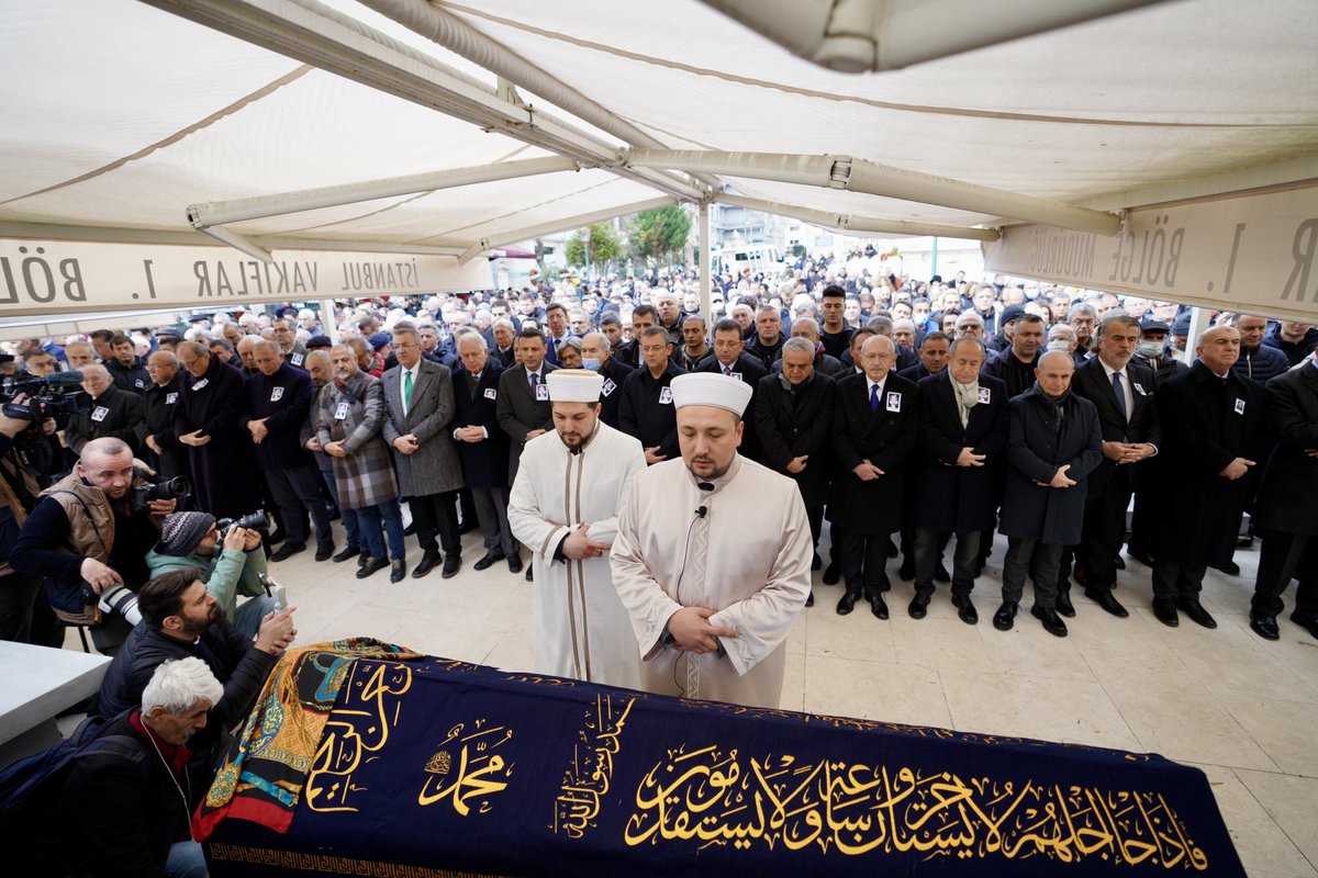 Cumhuriyet Halk Partisi Eski Genel Başkanı Sayın Altan Öymen'in eşi Aysel Öymen'i, Genel Başkanımız Sayın Özgür Özel ile Eski Genel Başkanlarımız Sayın Kemal Kılıçdaroğlu ve Murat Karayalçın’ın da katıldığı törenle son yolculuğuna uğurladık. Merhumeye Allah'tan rahmet, Öymen