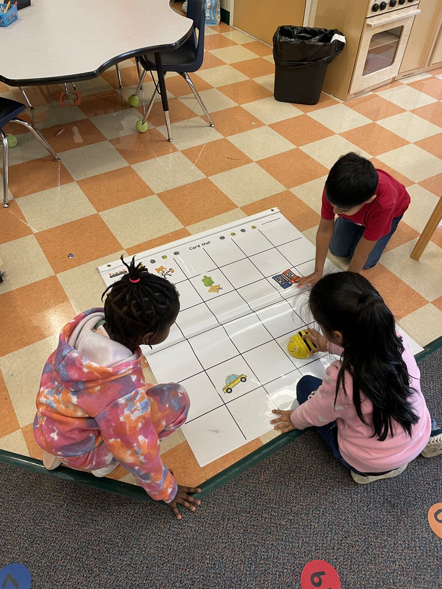 PrimarilyMedia's tweet photo. 🐝 Ss in Kinder used #BeeBots to retell “Don’t Feed the Coos” 🐉💚 #Coding #collaboration #Retell #Library #unlockthemagic #odellprimarypride #CabCoSchools https://t.co/MwAAAevXHb