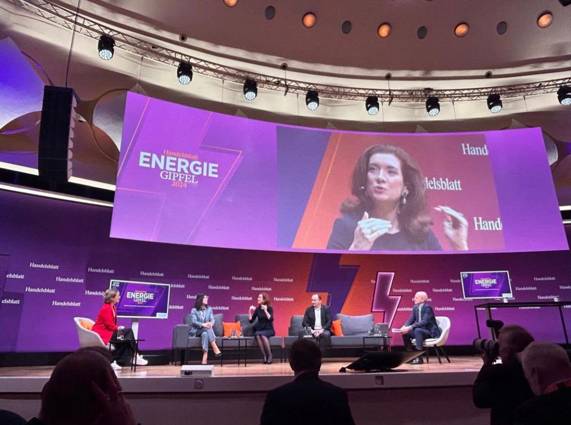 Great discussion at the @handelsblatt #Energy Summit about the ramp-up of #hydrogen. We need optimized regulatory frameworks, clear market incentives, improved financing systems, and H2 infrastructure. What do you think is missing to take the hydrogen economy to the next level?