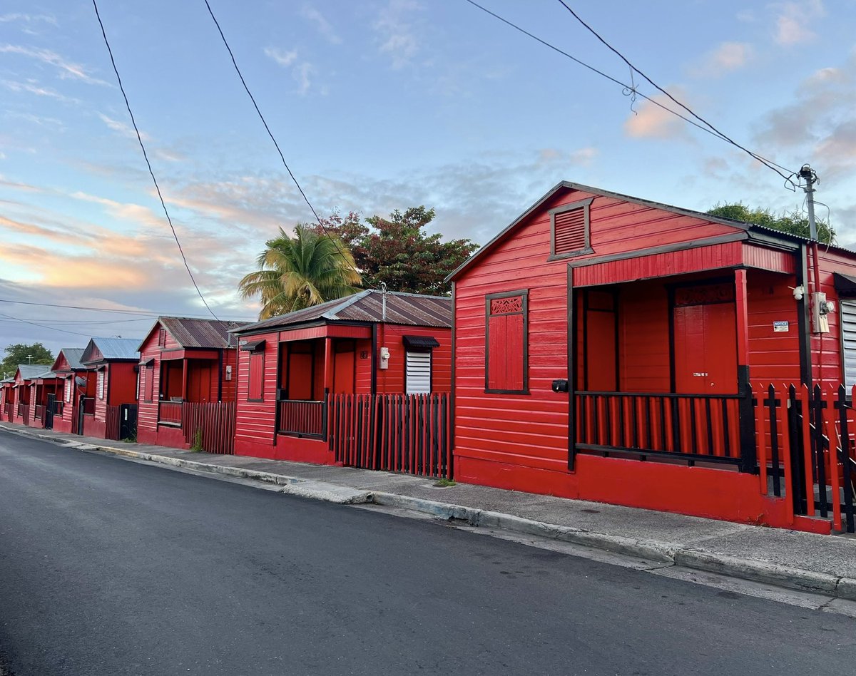 islacaribe_pr's tweet photo. Las casas de la calle 25 de enero 🟥⚫️
Hoy a 125 años del Fuego del Polvorín 🔥 en Ponce https://t.co/4C0W0Bc8hz