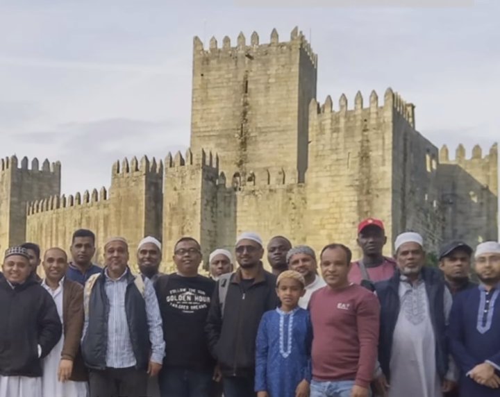 Se D. Afonso Henriques olhasse para esta imagem ia pensar que Portugal tinha sido conquistado outra vez...

E efetivamente foi.