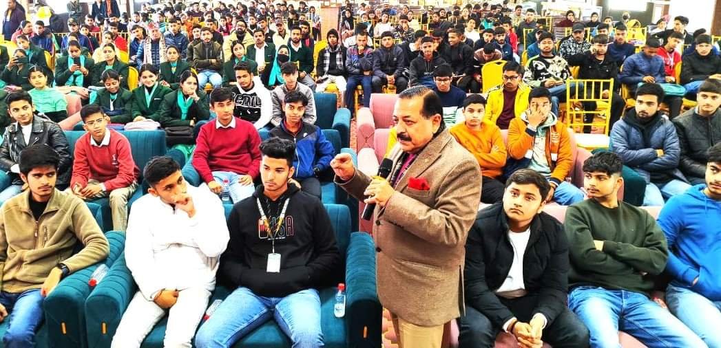 BJP4JnK's tweet image. Union MoS @DrJitendraSingh  participated in #NamoNavmatdata Sammelan in Udhampur.
#MeraPehlaVoteModiKo