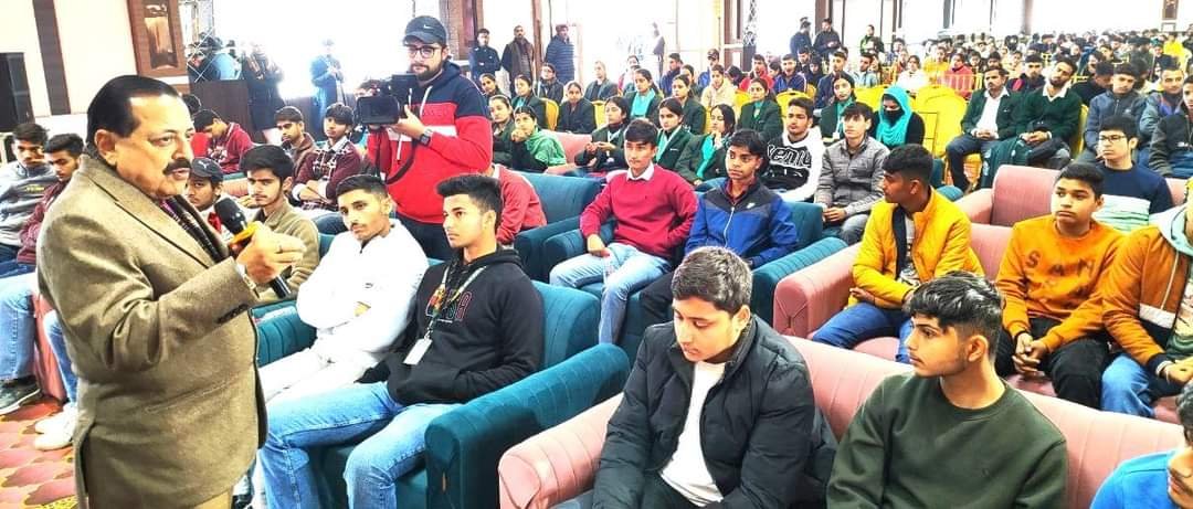 BJP4JnK's tweet image. Union MoS @DrJitendraSingh  participated in #NamoNavmatdata Sammelan in Udhampur.
#MeraPehlaVoteModiKo