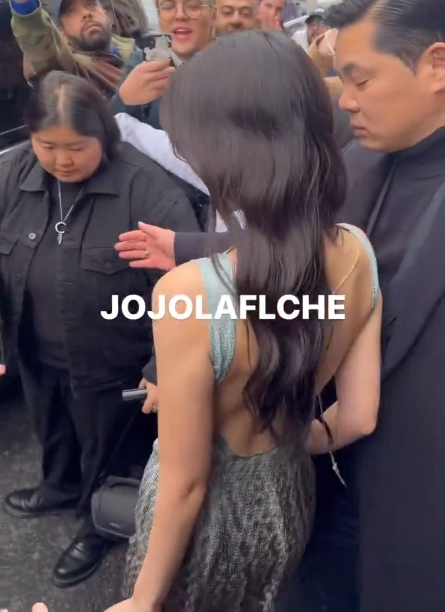 minatanginumin's tweet photo. mina sharon myoui vs mimi wimi in paris

#FendiCoutureSS24xMINA #FENDIxMINA https://t.co/o3CSnPzBdg