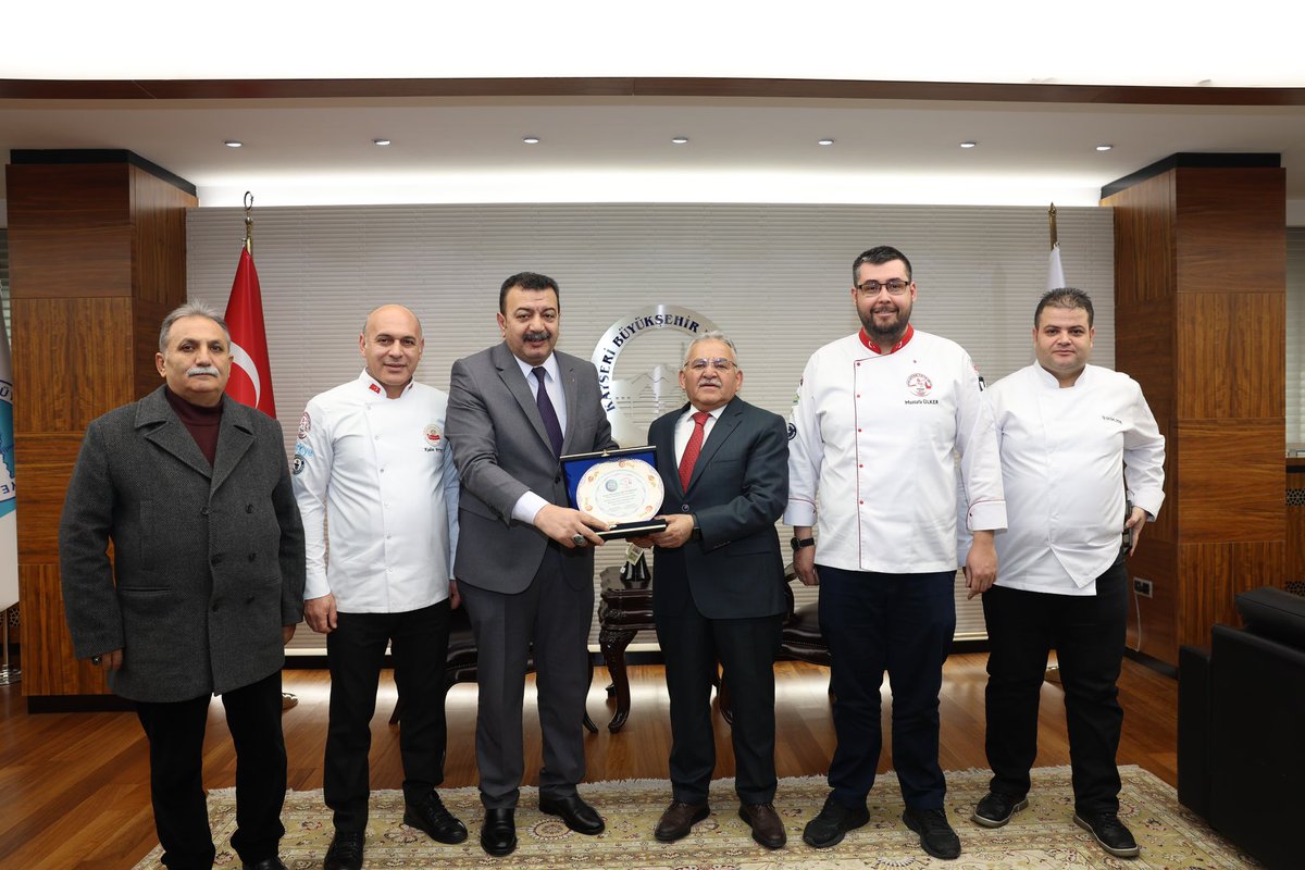 MustafaUlker0's tweet photo. KAGAD olarak himayelerinde düzenlediğimiz Kayseri Gastronomi Günleri’ne sağladığı önemli katkılardan ötürü Büyükşehir Belediye Başkanı Sn. Dr. @baskanmemduhbyk teşekkürlerimizi ilettik. İleriye dönük planlarımızla ilgili fikir alışverişinde bulunduk. Kendilerine teşekkür ederiz. https://t.co/bg6AjhAopm