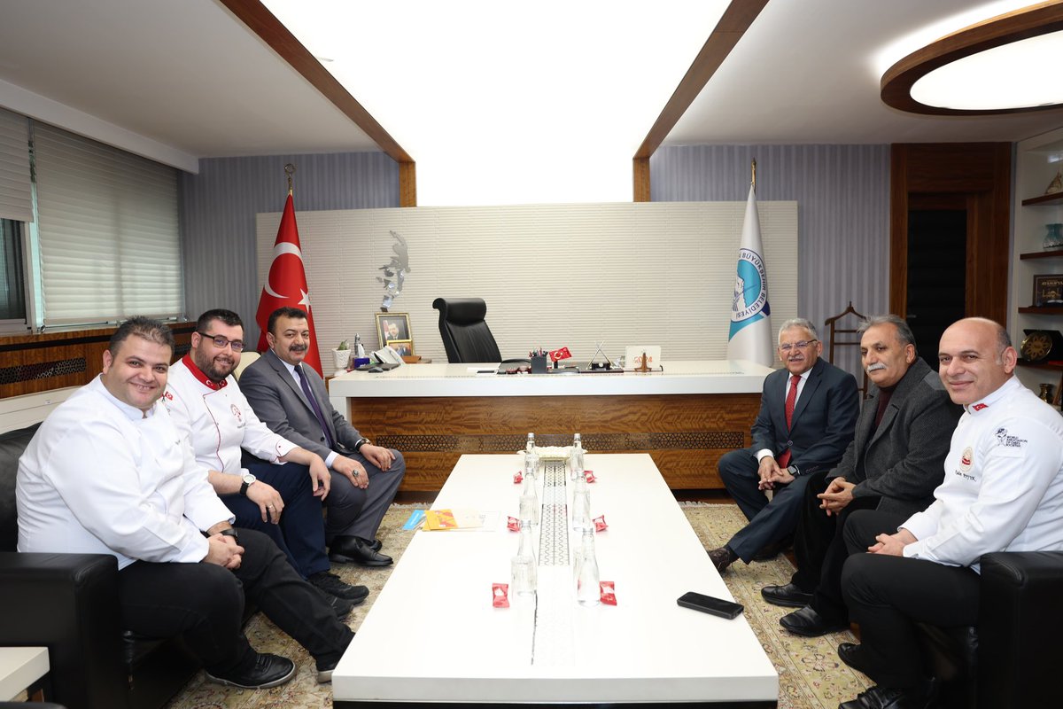 KAGAD olarak himayelerinde düzenlediğimiz Kayseri Gastronomi Günleri’ne sağladığı önemli katkılardan ötürü Büyükşehir Belediye Başkanı Sn. Dr. <a href="/baskanmemduhbyk/">Dr. Memduh Büyükkılıç</a> teşekkürlerimizi ilettik. İleriye dönük planlarımızla ilgili fikir alışverişinde bulunduk. Kendilerine teşekkür ederiz.