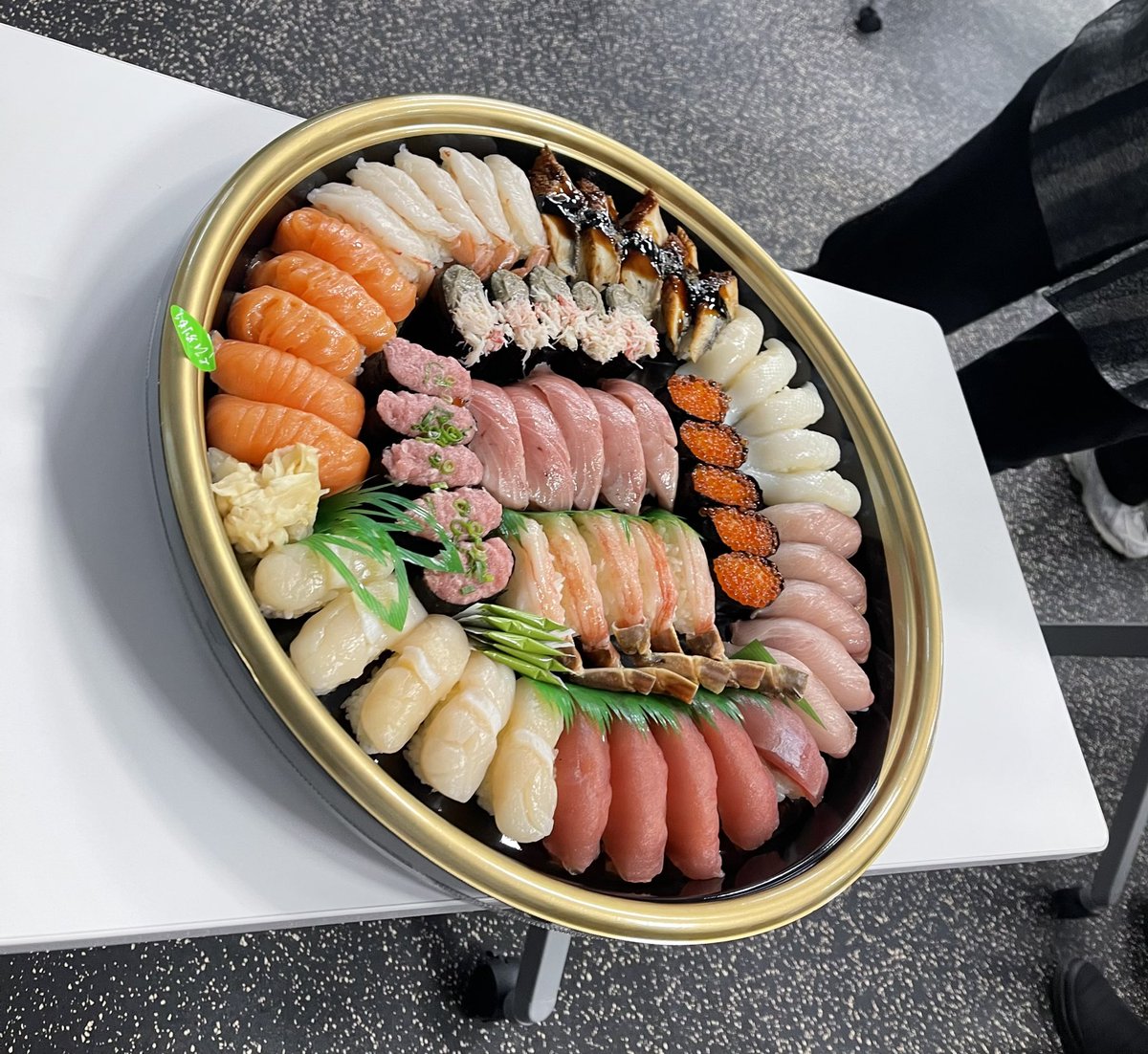 mae_hidari's tweet image. sansanさんにお寿司ご馳走になった🤤
良いーーーーーーーーー会社やなぁ
#33tech