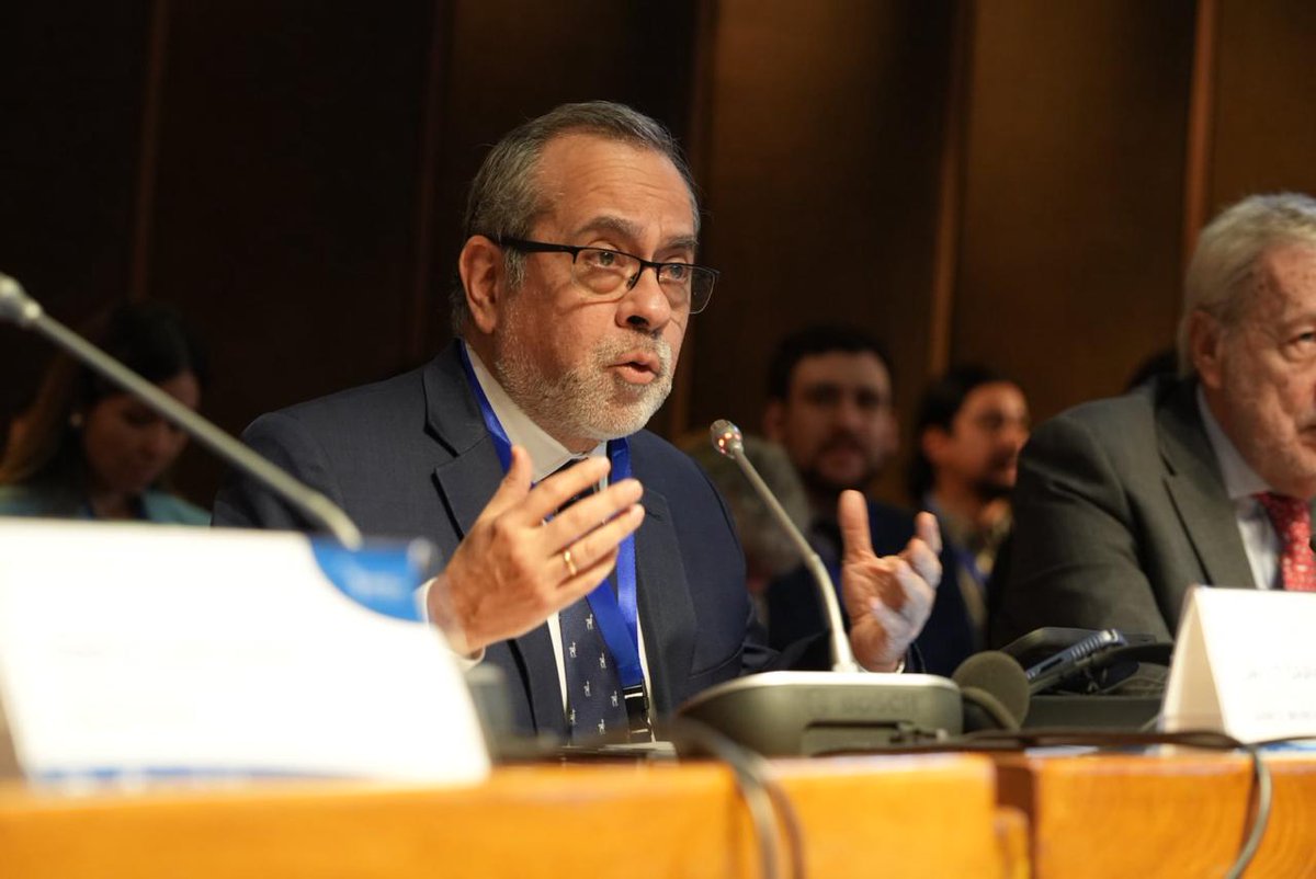 Necesitamos obsesionarnos con un sentido de urgencia para avanzar mucho más en el trabajo educativo, porque en este mismo momento existe un joven en la universidad o en la escuela que no está recibiendo la calidad de educación que se merece: <a href="/JaimeSaavedra22/">Jaime Saavedra</a> <a href="/BancoMundialLAC/">Banco Mundial | América Latina y el Caribe</a>