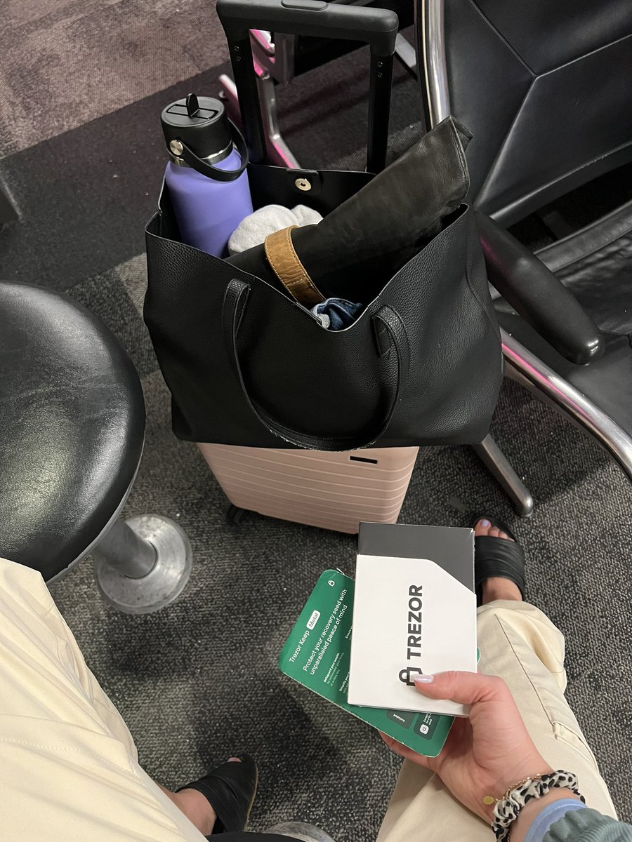 whitney_magic's tweet photo. I’ve been on a mission to bring more humanness, connection and confidence to #crypto and building wealth….!

So, I’m going on a unique trip

I’m flying into my client’s home to sit down with her and help her build her confidence with the crypto tech, risk, and everything in between ☺️💸🫶🏼

AUS 👉🏼 MIA ✈️

Ps - she has also been mentoring with me for the past 12 weeks to feel comfortable and educated with what she’s getting herself into, the long-term opportunity at hand, and crafting a game plan on her terms. Y’all know the beautiful power of education, security, and radical empowerment. 

I love this seeing ppl build their freedom!!