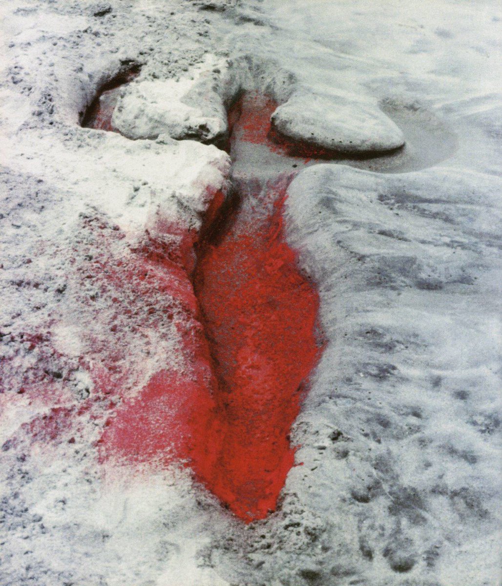 Eadeeva's tweet photo. André asesinó a Ana Mendieta y se ha ido de este mundo sin pagar por ello; siendo un artista rico y considerado hasta el final.

Hoy es momento (siempre es momento) de recordarla a ella. https://t.co/3eEgYbdqrz