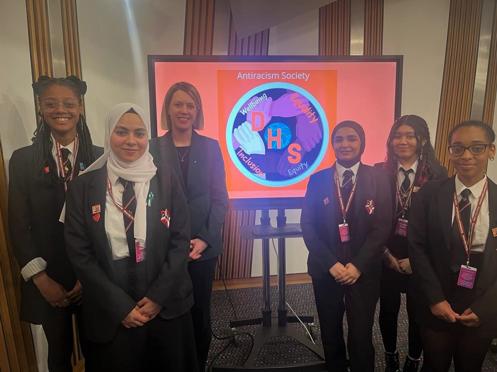 ScotGovEdu's tweet image. Education Secretary @JennyGilruth was pleased to meet with pupils from  @drumchapelhigh Anti-Racism Society earlier this week, to discuss their approach  to delivering a whole-school inclusive curriculum.