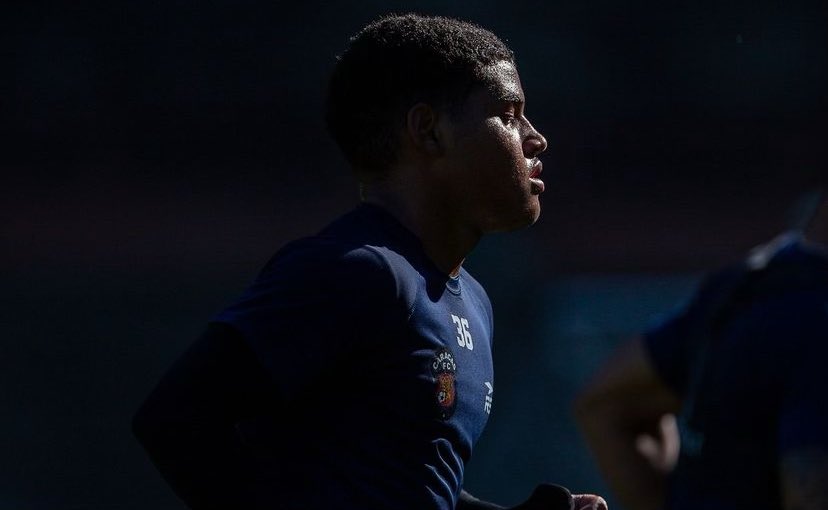 FUTVEEnglish's tweet photo. ✒️ Hector Manrique (2006|RW)
👕 Caracas

The youngest rostered first team player in the whole of the 2022 Liga FUTVE season, the flying winger with thighs like houses still awaits his first team debut but it’ll surely come this year. A high potential winger full of tricks. https://t.co/BzYTyfQUjA