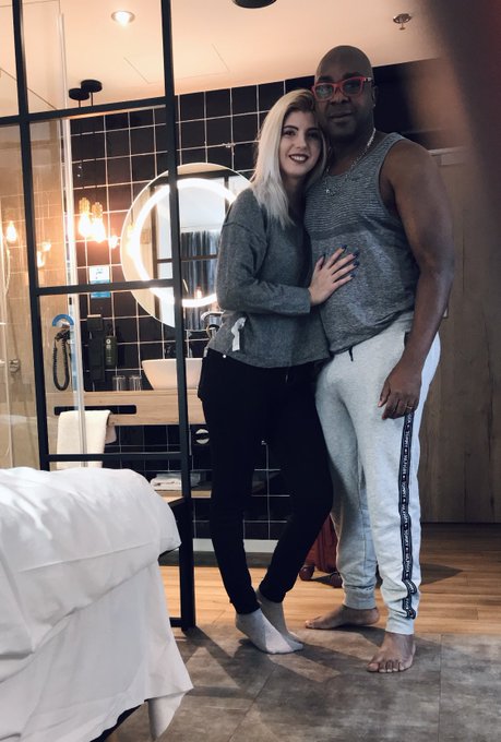 We had a shoot , coming soon will be online. Follow the page and get informed. @FakeFlightAgent  Thank<a href="/tag/%C3%BAj"class="tags"><span>#&uacute;j</span></a>