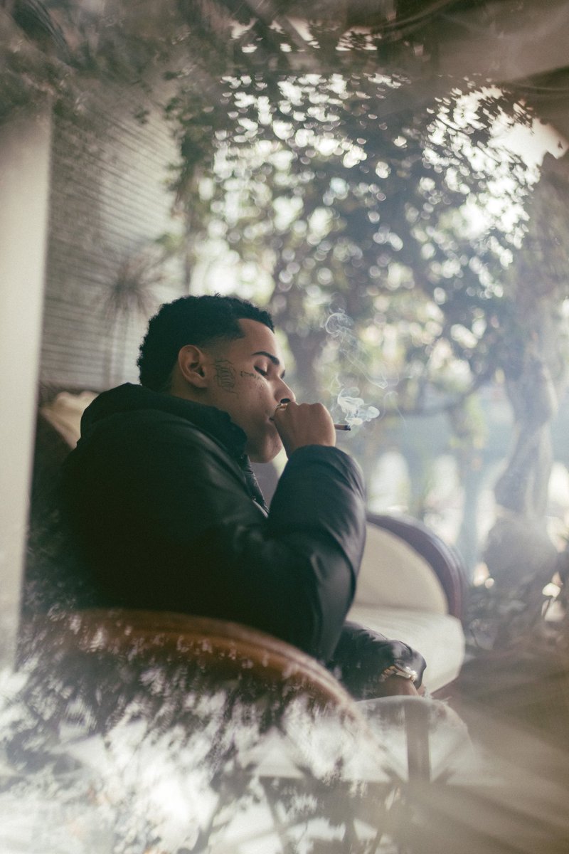toyoubin's tweet photo. Não, vocês não estão sonhando. Hoje é dia de parar tudo, "NA MINHA BLUNT"  lança hoje mesmo, 25/01 ❤️‍🔥 https://t.co/NpNhzwIxug