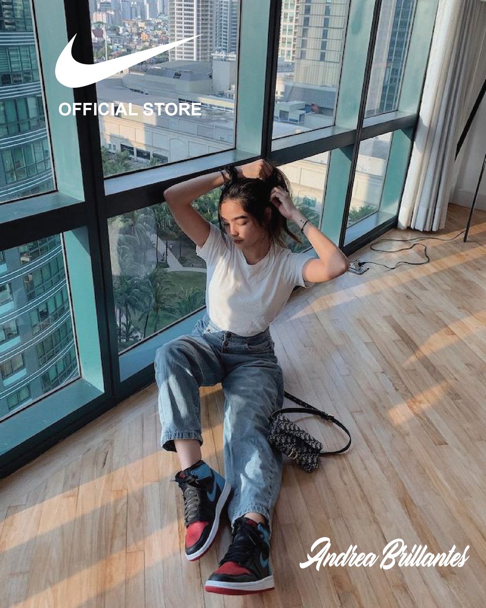 Elevate your game with exclusive deals and unbeatable discounts on Nike's iconic sportswear.  
SHOP NOW: invol.co/cljnjip 

#Nike #NikePH #NikePHStore #NikeSportsPH #Men #Women #Andrea #Brillantes #AndreaBrillantes #Blythe #sport #sports #sportswear #Shoes