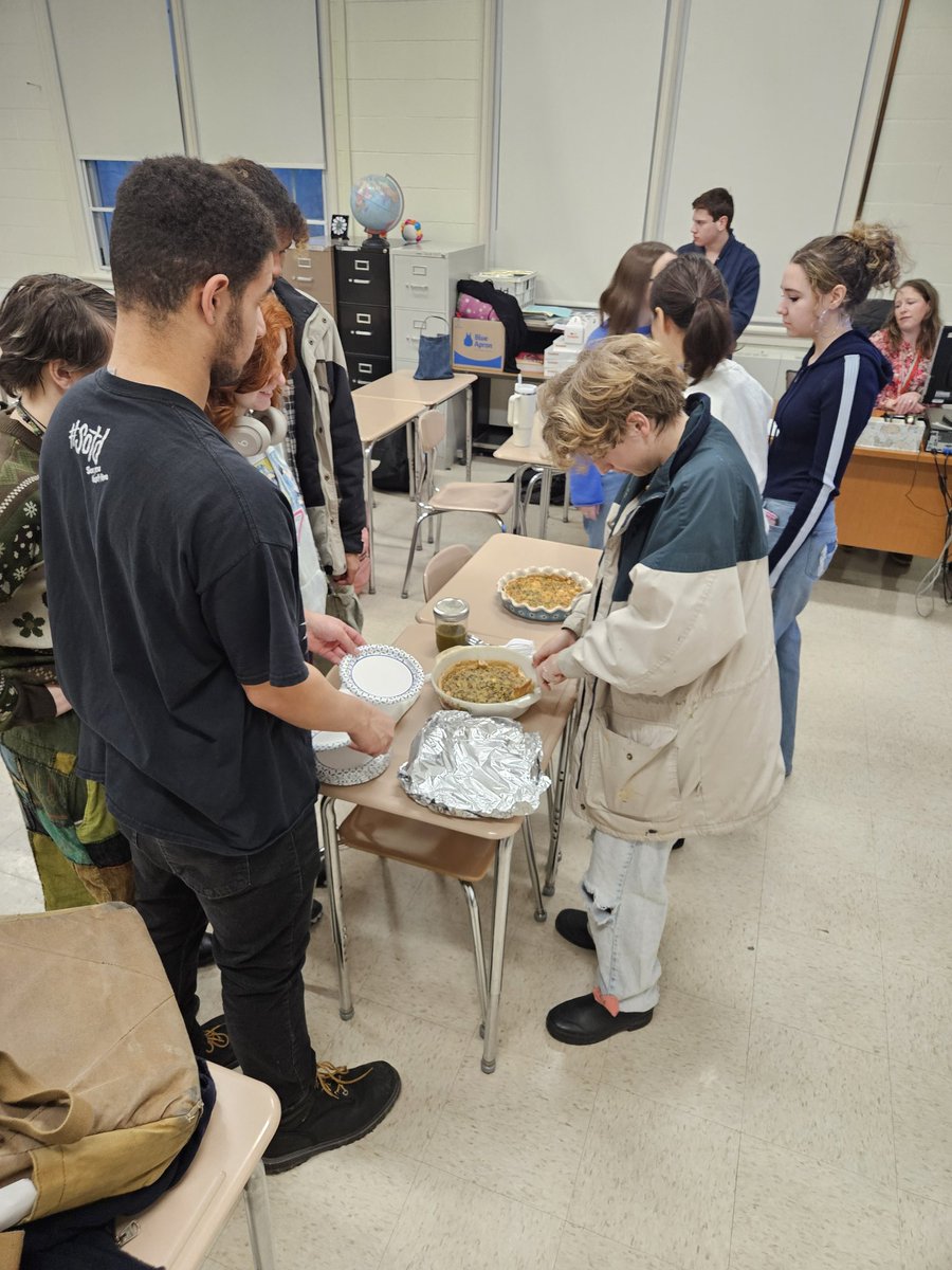 Mrs. Redfield tweet media