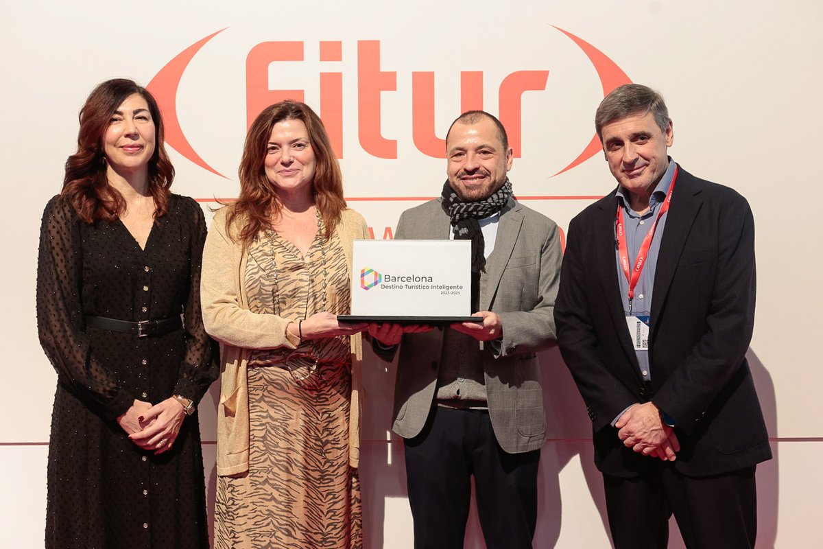 ✅El destino Barcelona ha recogido el distintivo DTI 🏅 durante el acto llevado a cabo en #FiturKnowHow en el marco de <a href="/fitur_madrid/">FITUR</a>. ¡Enhorabuena!
