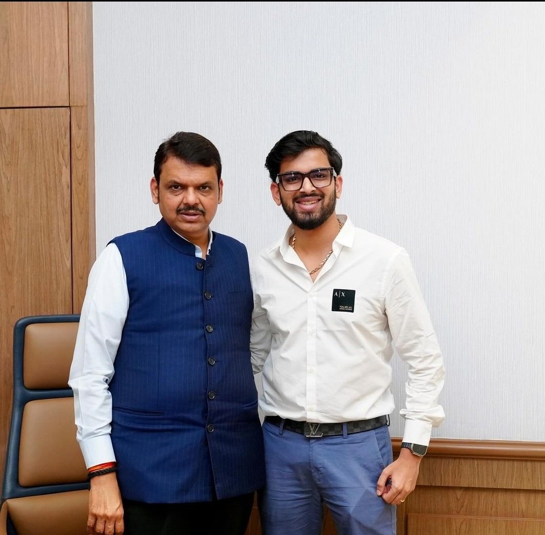 TheKhabriTweets's tweet photo. Nephew of Deputy CM of Maharashtra    #DevendraFadnavis supports #MunawarFaruqui https://t.co/XlMwGlXnnY